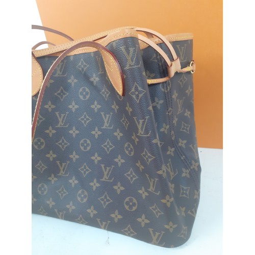 8 - Louis Vuitton-A 2017 Neverfull MM tote bag, 12.6