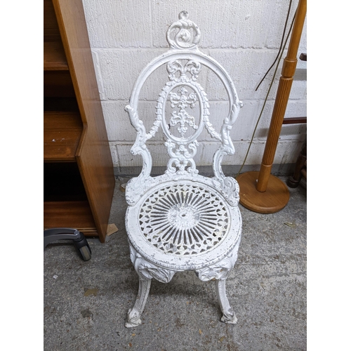 170 - A white painted cast metal garden table, and two garden chairs Location: G
If there is no condition ... 