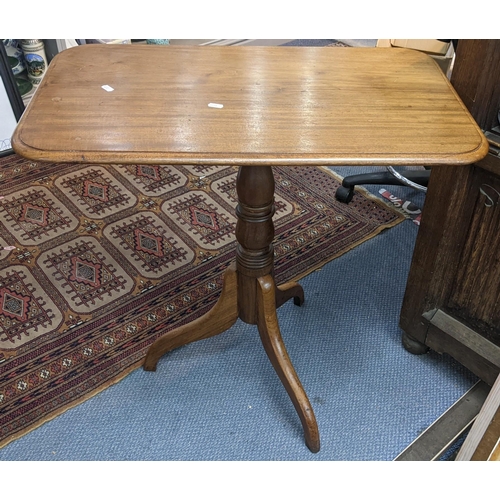 439 - An early 19th century mahogany snap-top table having a turned column and on cabriole legs 76.5cm h x... 