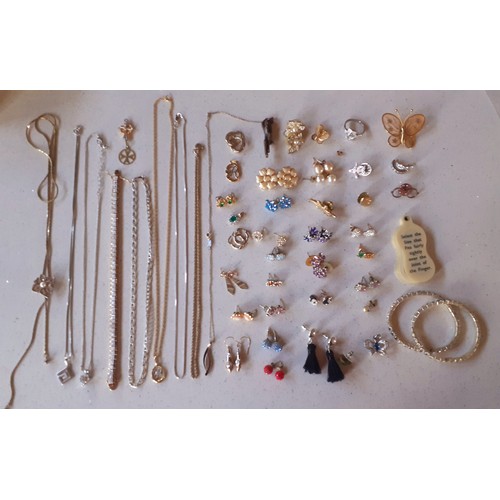 120A - A quantity of mainly late 20th Century and later costume jewellery to include 9ct gold bonded items,... 