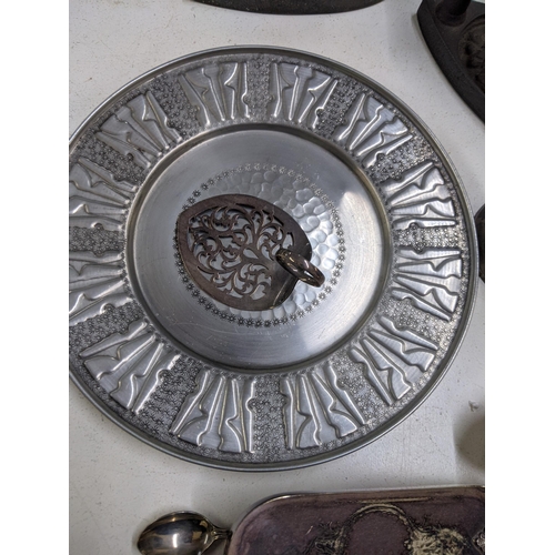 408 - Metalware to include silver plate EPNS pewter and various other fireside items
Location:A4F
If there... 