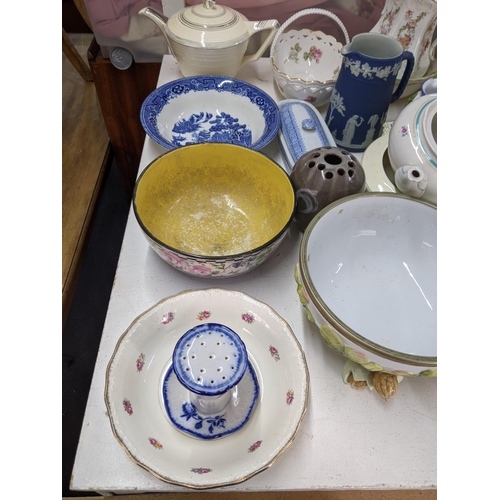 413 - Mixed china to include a Delft vase with a slender neck, decorative hardstone eggs, a Royal Doulton ... 