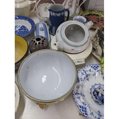 413 - Mixed china to include a Delft vase with a slender neck, decorative hardstone eggs, a Royal Doulton ... 