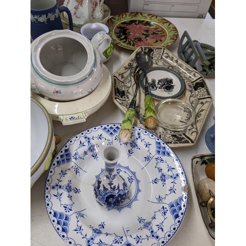 413 - Mixed china to include a Delft vase with a slender neck, decorative hardstone eggs, a Royal Doulton ... 