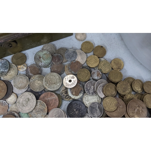 427 - A large collection of coins to include early 20th century pennies, three pennies and other English a... 