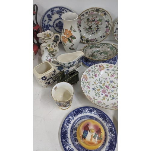 440 - Mixed ceramics to include a Minton bowl in Haddon Hall pattern, together with a pair of 19th century... 