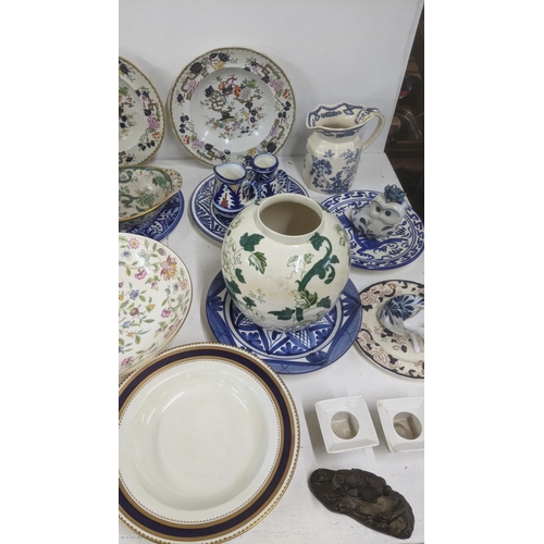 440 - Mixed ceramics to include a Minton bowl in Haddon Hall pattern, together with a pair of 19th century... 