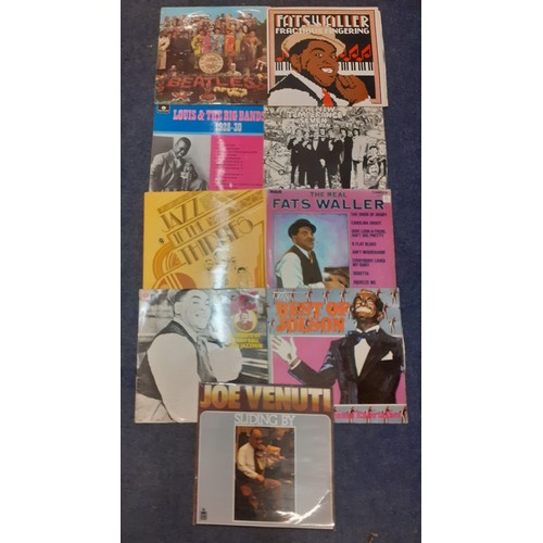 195 - A small collection of LP's to include a 1967 The Beatles Sgt Peppers Lonely Heart Club Band album (m... 