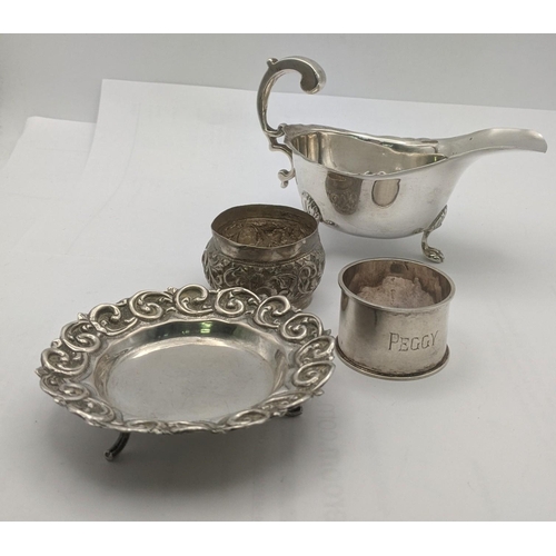 117 - Silver to include a sauce boat, two napkin rings and a dish, total weight 137g
Location:A3T
If there... 