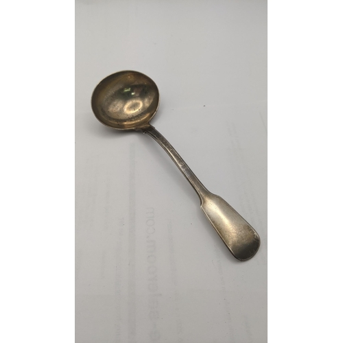 121 - A silver fiddle pattern sauce ladle hallmarked London 1825 65g
Location: coll 13
If there is no cond... 