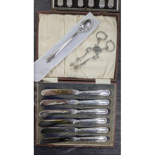 124 - Silver to include a set of six teaspoons in a fitted case hallmarked Sheffield 1894, 80.8g together ... 