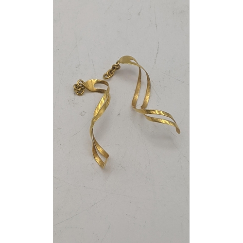 158 - A pair of 18ct gold spiral earrings, A/F, total weight
Location:CAB5
If there is no condition report... 