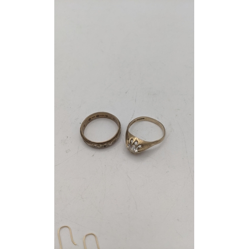 25 - Two ladies gold rings to include a 9ct gold solitaire example set with a past stone, together with a... 