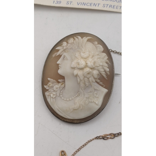 76 - Jewellery to include a Victorian 9ct gold brooch 2.2g, along with a cameo brooch set in 9ct gold wit... 