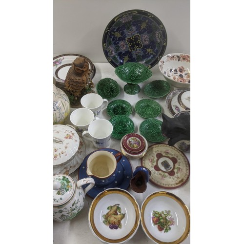 513 - A 19th century miniature Majolica dessert part service, along with a Royal Doulton plate and other i... 