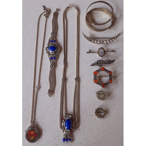 39 - A quantity of vintage and modern costume jewellery comprising 2 silver adjustable bangles, early 20t... 