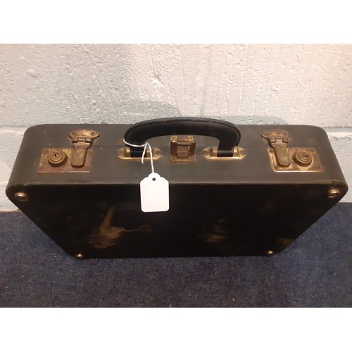 194 - A Boosey & Hawkes Symphony 1010 clarinet in fitted case, serial no:497121 stamped on joints. Locatio... 