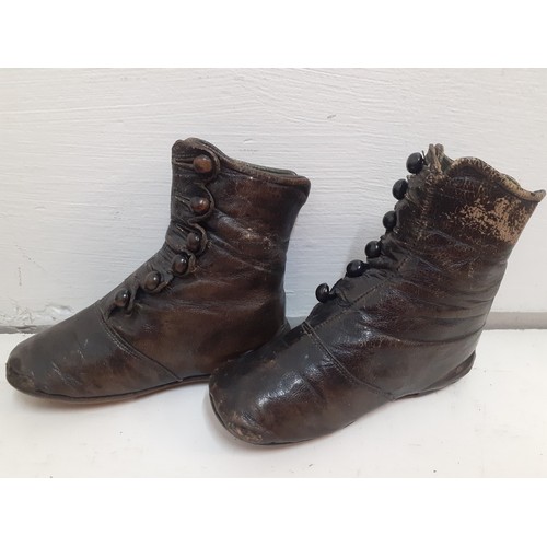 61 - A pair of late 19th/early 20th Century child's leather ankle boots with side button fastening, appro... 