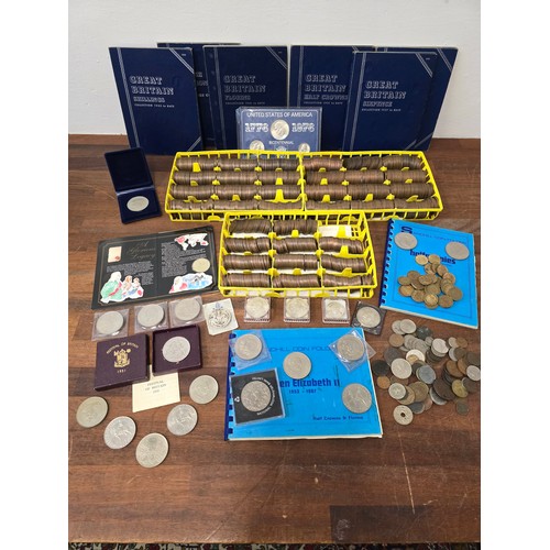 132 - A large collection of British pre-decimal coinage, to include pennies and halfpennies 1901- decimali... 