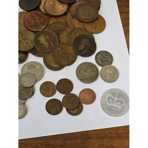 138 - A collection of mixed British coins to include a 1990 Silver Proof Piedfort 5p, George V and later p... 