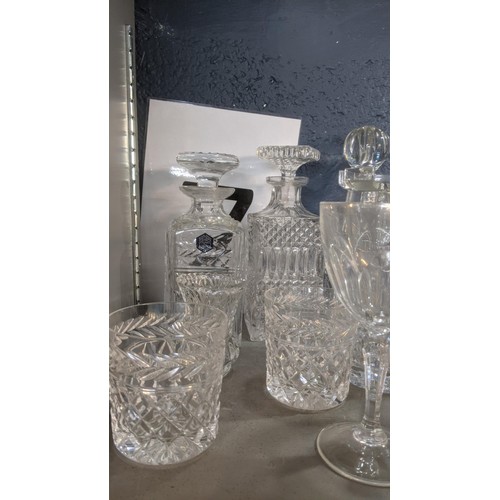 498 - Glassware to include Stuart crystal cut glass decanter and other crystal cut examples, along with va... 