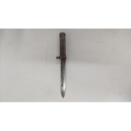 496 - An early 20th century Italian folding bayonet
Location:CAB
If there is no condition report shown, pl... 