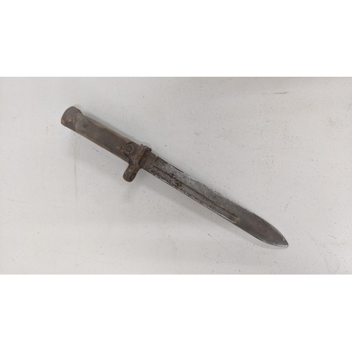 496 - An early 20th century Italian folding bayonet
Location:CAB
If there is no condition report shown, pl... 