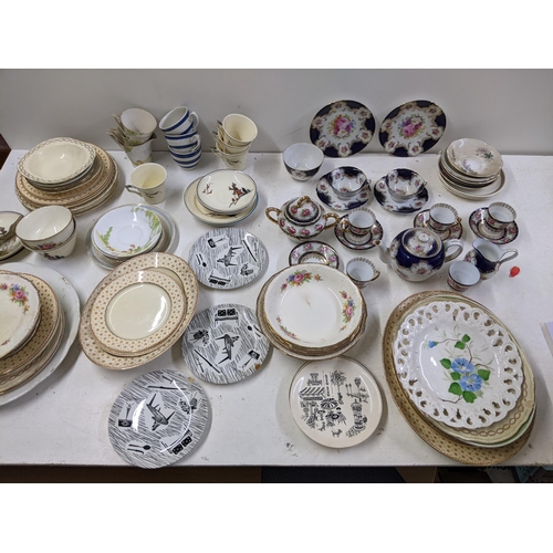 566 - Tea and tableware to include a Continental part tea set, Ridgeway Homemaker plates A/F, a Wedgwood p... 