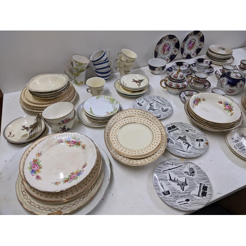 566 - Tea and tableware to include a Continental part tea set, Ridgeway Homemaker plates A/F, a Wedgwood p... 