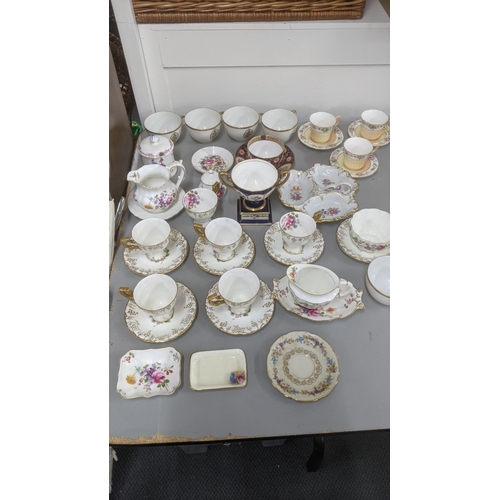 577 - Mixed ceramics to include Royal Crown Derby vine pattern and others
Location:1.3
If there is no cond... 