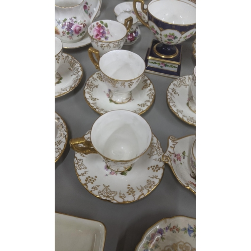 577 - Mixed ceramics to include Royal Crown Derby vine pattern and others
Location:1.3
If there is no cond... 