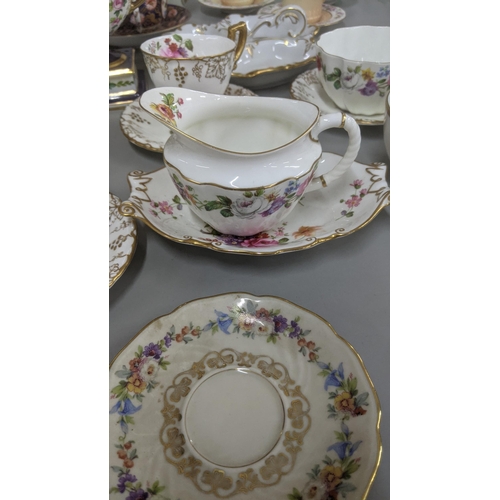 577 - Mixed ceramics to include Royal Crown Derby vine pattern and others
Location:1.3
If there is no cond... 