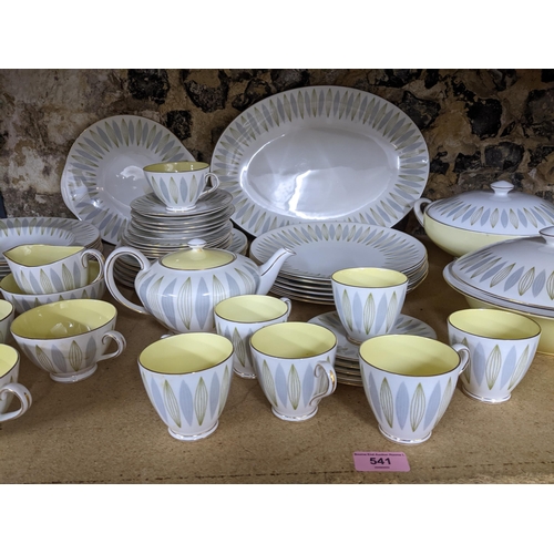 541 - A mid century Tuscan china Caravella pattern part dinner and tea service made for Chinacraft, approx... 