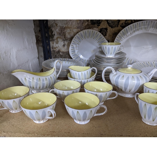 541 - A mid century Tuscan china Caravella pattern part dinner and tea service made for Chinacraft, approx... 