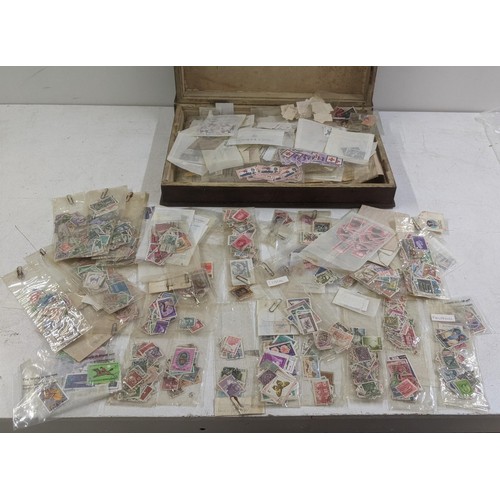 518 - A quality of loss postage stamps from around the world to include commemorative examples
Location: A... 