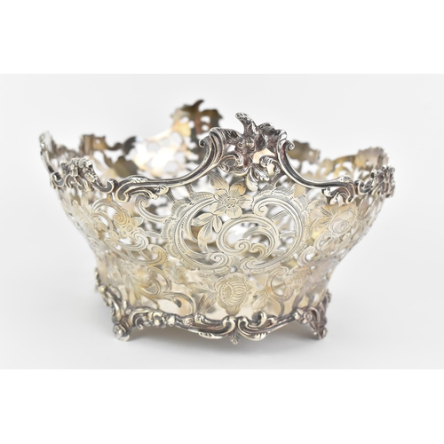 10 - A Victorian silver fruit basket, by Daniel & John Wellby, hallmarked London 1897, having a pierced f... 