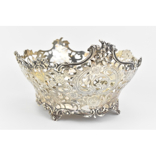 10 - A Victorian silver fruit basket, by Daniel & John Wellby, hallmarked London 1897, having a pierced f... 