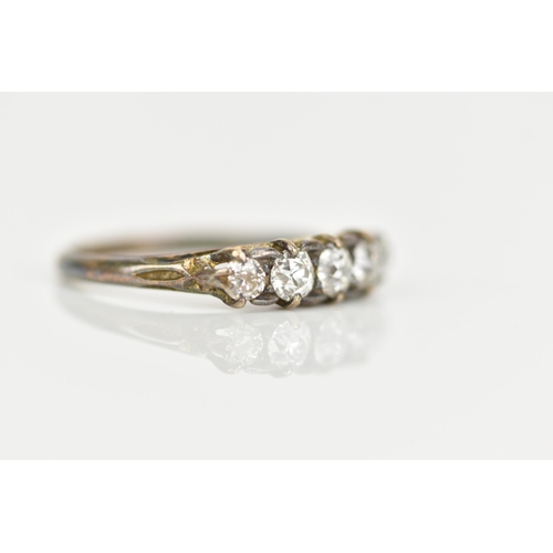 118 - A late Victorian/Edwardian five stone diamond ring, the brilliant cut diamonds in claw settings, lar... 