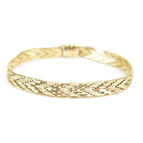 153 - A 9ct yellow gold riccio link bracelet, with an open box clasp, stamped 9K, 19.2cm, 19.7 grams
If th... 