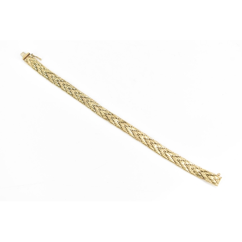 153 - A 9ct yellow gold riccio link bracelet, with an open box clasp, stamped 9K, 19.2cm, 19.7 grams
If th... 