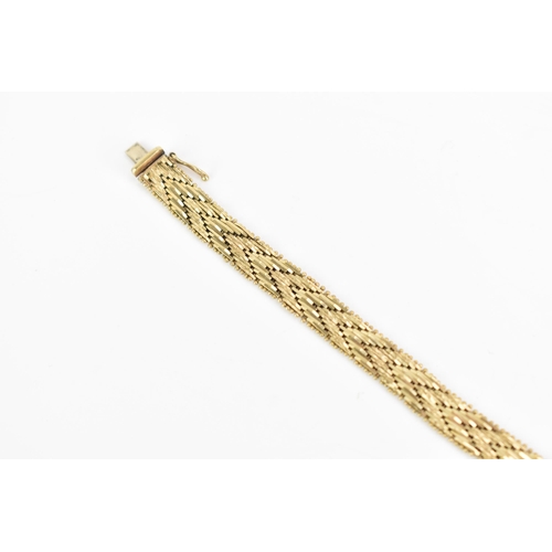 153 - A 9ct yellow gold riccio link bracelet, with an open box clasp, stamped 9K, 19.2cm, 19.7 grams
If th... 