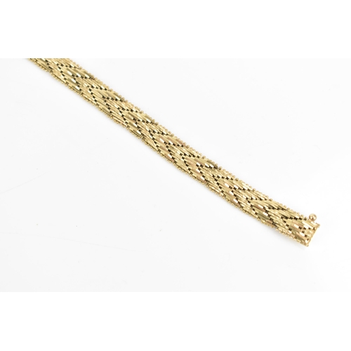 153 - A 9ct yellow gold riccio link bracelet, with an open box clasp, stamped 9K, 19.2cm, 19.7 grams
If th... 