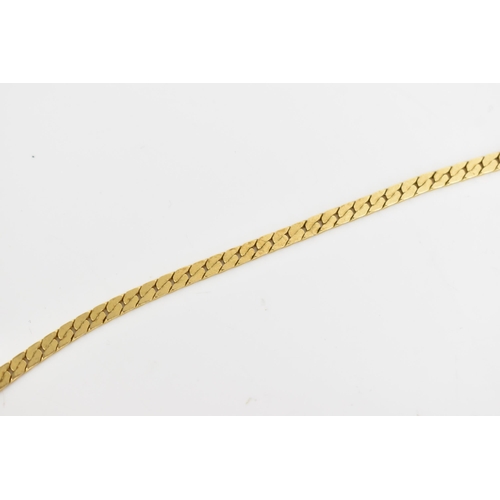 186 - An 18ct yellow gold serpentine link chain necklace, having a bolt ring clasp, stamped 750, 43cm, 15.... 