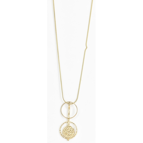 187 - A 9ct yellow gold omega chain necklace, together with a 9ct gold hammered decorated drop pendant and... 