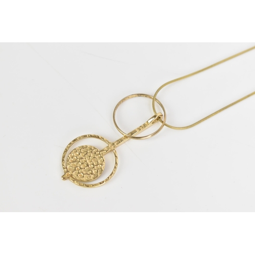 187 - A 9ct yellow gold omega chain necklace, together with a 9ct gold hammered decorated drop pendant and... 