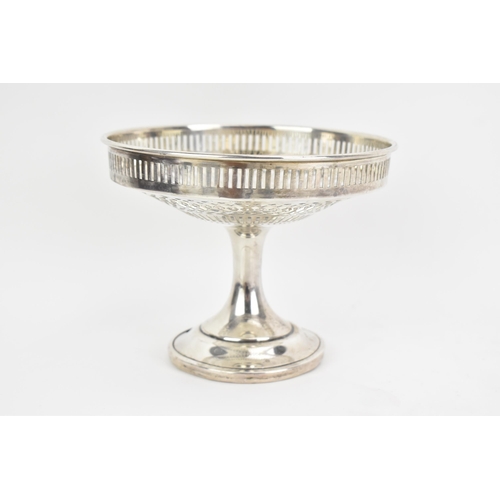 194 - A George V silver tazza, by Asprey & Co, hallmarked Sheffield 1912, having a pierced rim and bowl, s... 