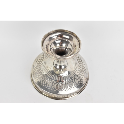 194 - A George V silver tazza, by Asprey & Co, hallmarked Sheffield 1912, having a pierced rim and bowl, s... 