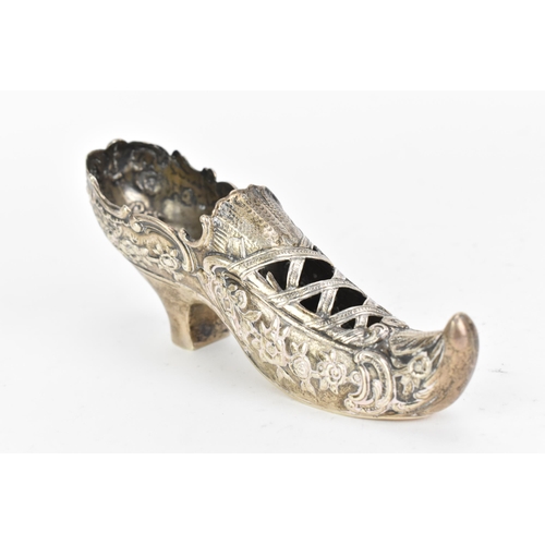 22 - A German early 20th century silver model of a ladies shoe, Hanau, import marks for Chester 1907, cas... 