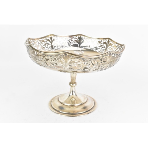 45 - A George V silver tazza, makers marks rubbed, hallmarked Sheffield 1923, havin a shaped rim with a p... 