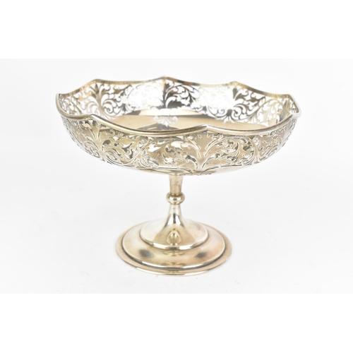 45 - A George V silver tazza, makers marks rubbed, hallmarked Sheffield 1923, havin a shaped rim with a p... 